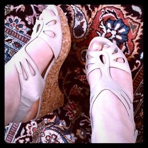 PRICE⬇️ Sacha London Beige Karen Wedge Pump